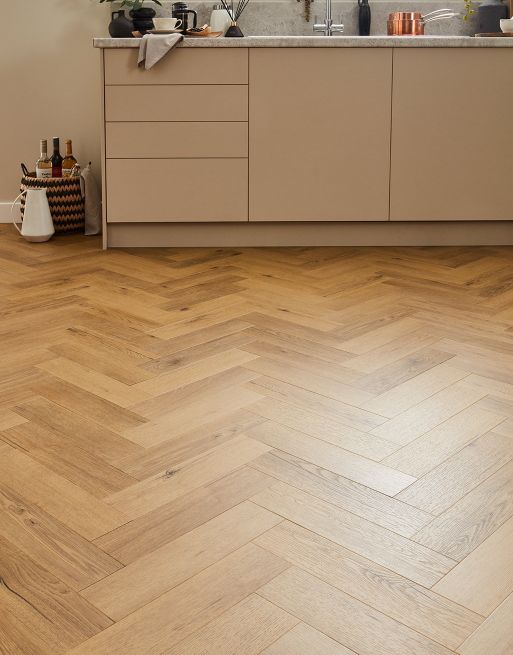 Signature Herringbone - Natural Honey Oak