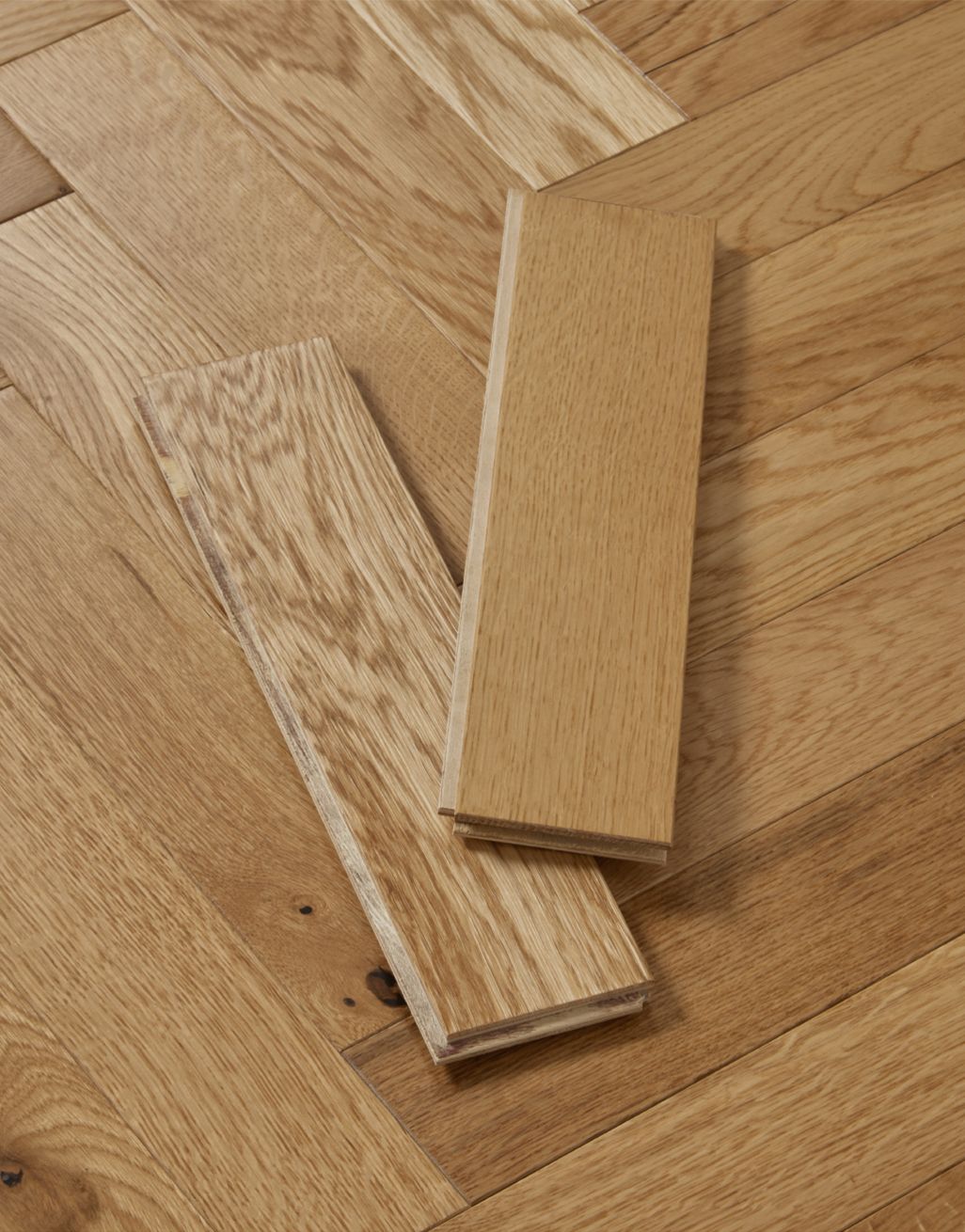 Artisan Herringbone Natural Champagne Oak Lacquered Engineered Wood Flooring 3