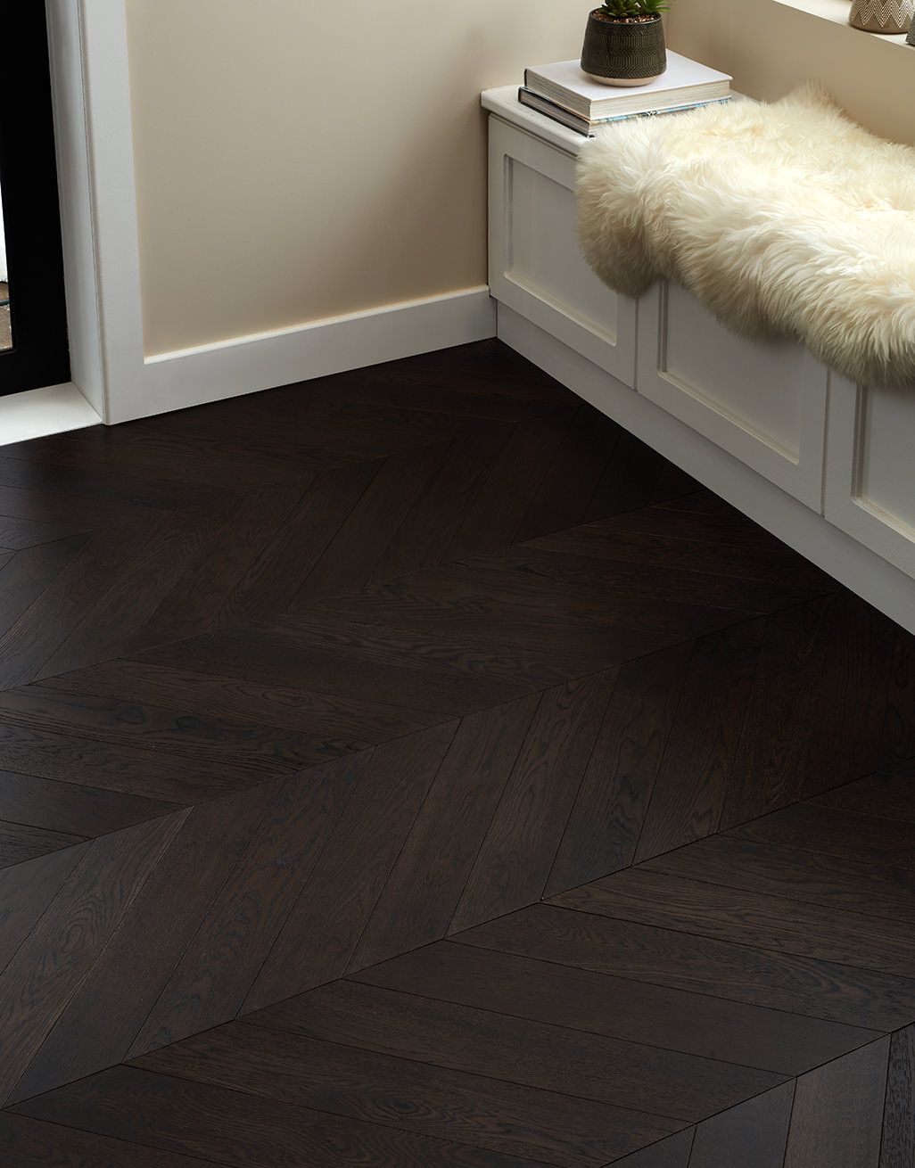 Legacy Chevron Antique Oak Brushed & Lacquered Engineered Wood 1