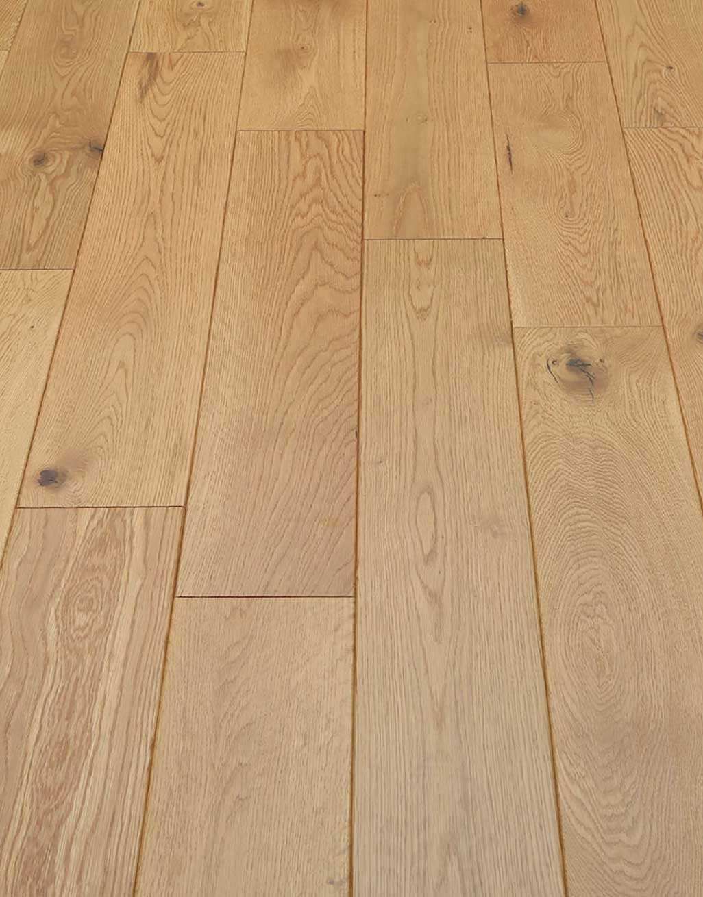 Luxury Handscraped Natural Oak Lacquered Solid Wood Flooring