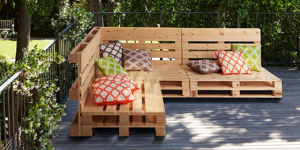 Wooden Pallet Outdoor Bench