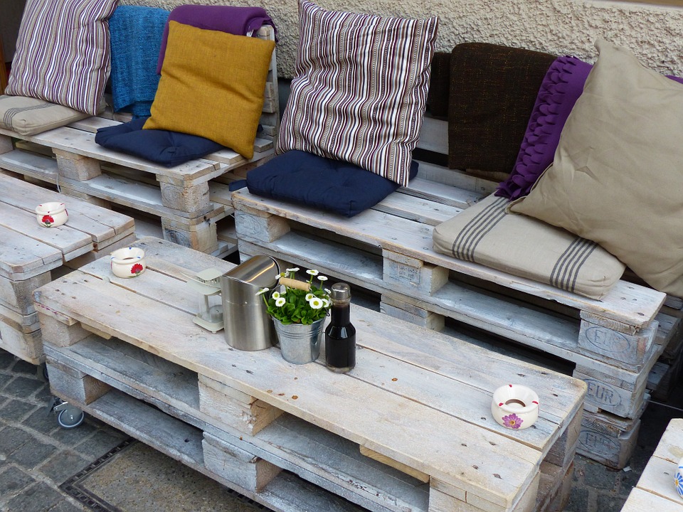 Outdoor Dining Seats and Tables - Wood Pallet Furniture 