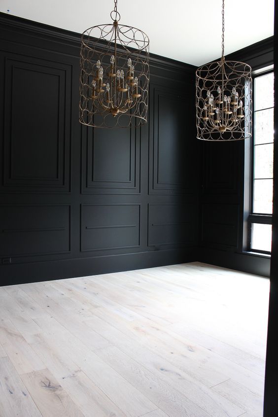 Summer home décor - Room with black feature wall
