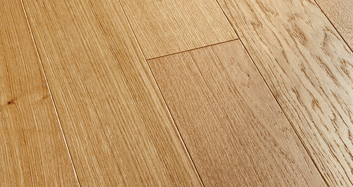 Kensington Oak Natural Brushed & Lacquered Engineered Wood Flooring - Descriptive 1