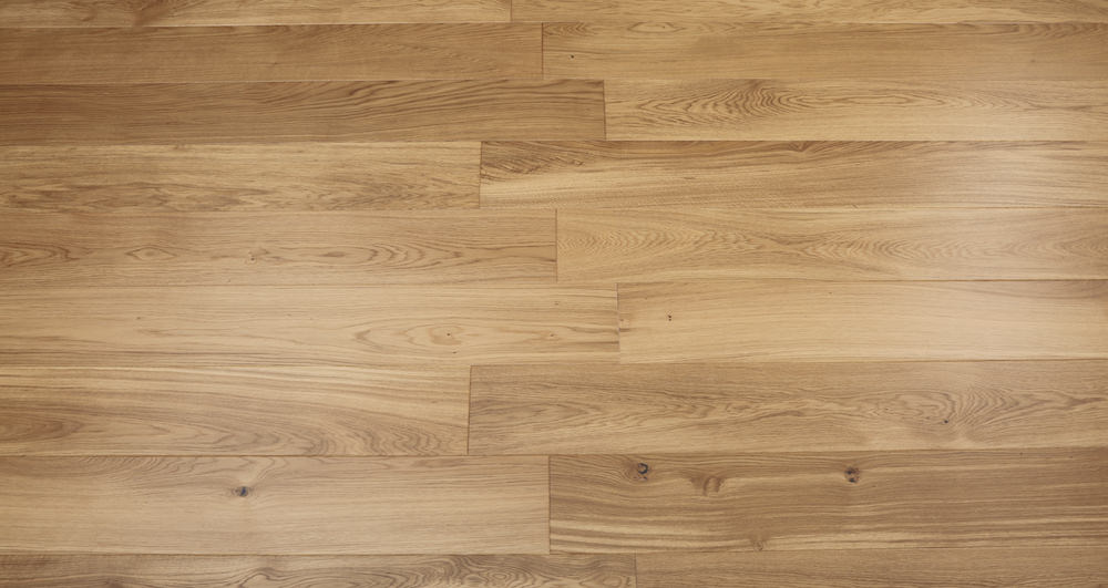 Knightsbridge Prime Oak Lacquered Engineered Wood Flooring - Descriptive 3