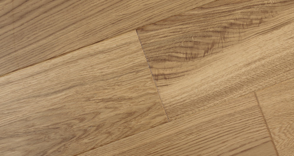 Knightsbridge Prime Oak Lacquered Engineered Wood Flooring - Descriptive 4