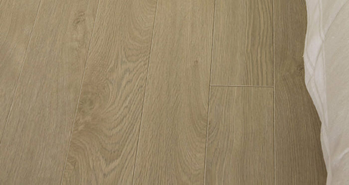 Barnwood Multi Width - Natural Harvest Oak Laminate Flooring - Descriptive 3