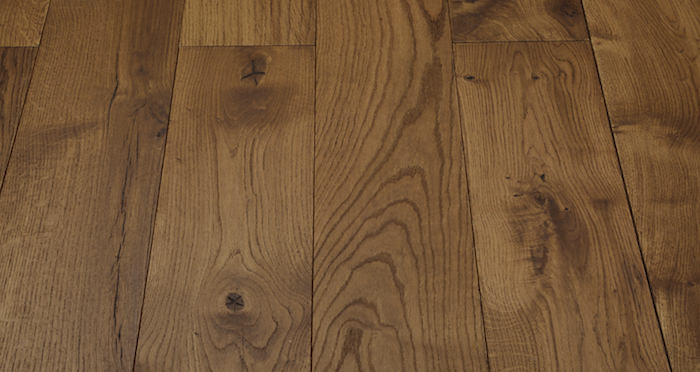 Luxury Cinnamon Oak Solid Wood Flooring - Descriptive 1