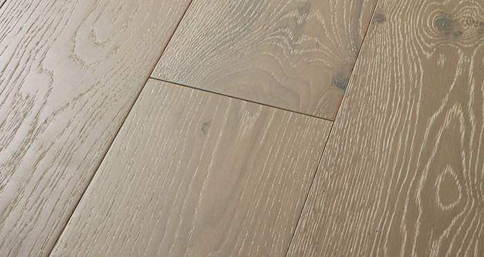 Manhattan Pearl Grey Oak Brushed & Lacquered Engineered Wood Flooring - Descriptive 1