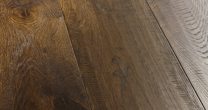 Old Castle Oak Lacquered Engineered Wood Flooring - Descriptive 1
