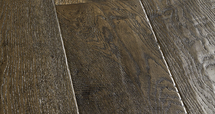Grand Vintage Oak Distressed Brushed & Lacquered Engineered Wood Flooring - Descriptive 1