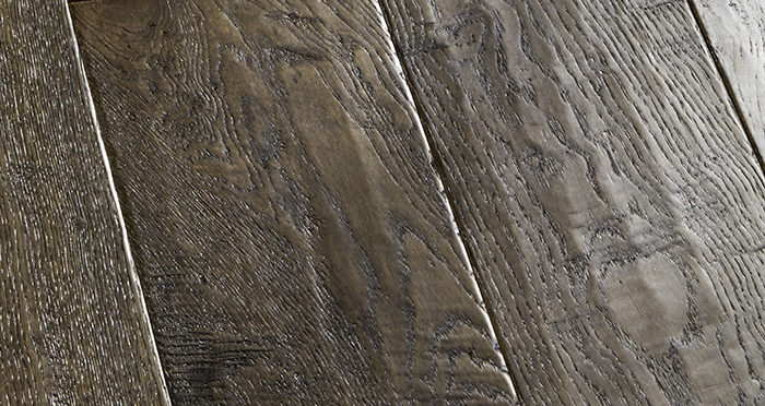 Grand Vintage Oak Distressed Brushed & Lacquered Engineered Wood Flooring - Descriptive 2