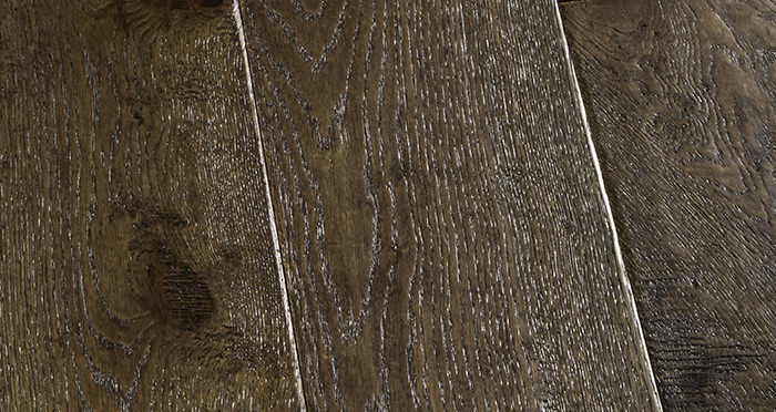 Grand Vintage Oak Distressed Brushed & Lacquered Engineered Wood Flooring - Descriptive 3