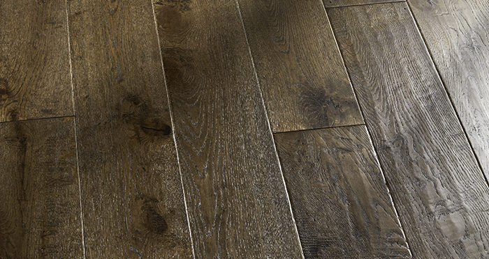 Grand Vintage Oak Distressed Brushed & Lacquered Engineered Wood Flooring - Descriptive 4