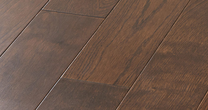 Studio Chocolate Oak Lacquered Engineered Wood Flooring - Descriptive 4