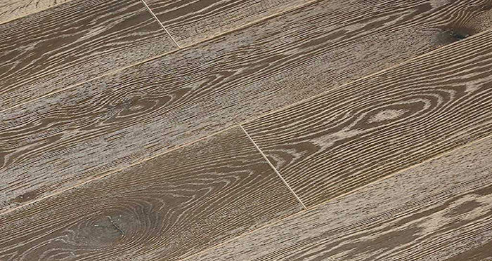 Whitewashed Luxury Platinum Oak Engineered Wood Flooring - Descriptive 4