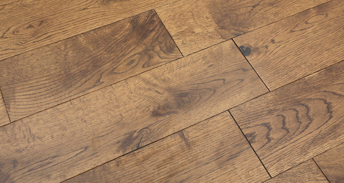Studio Honey Oak Lacquered Engineered Wood Flooring - Descriptive 2