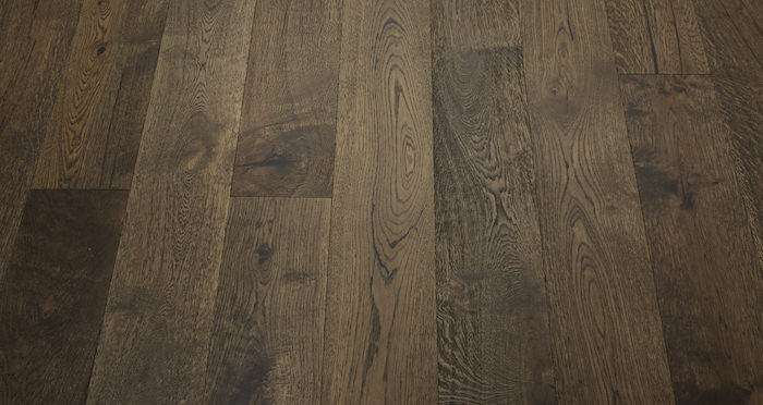 Rich Bourbon Oak Brushed & Lacquered Engineered Wood Flooring - Descriptive 3