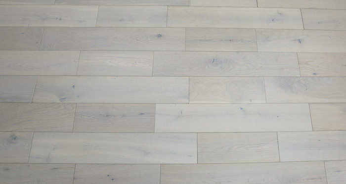 Frozen Oak Brushed & Lacquered Engineered Wood Flooring 125mm - Descriptive 3